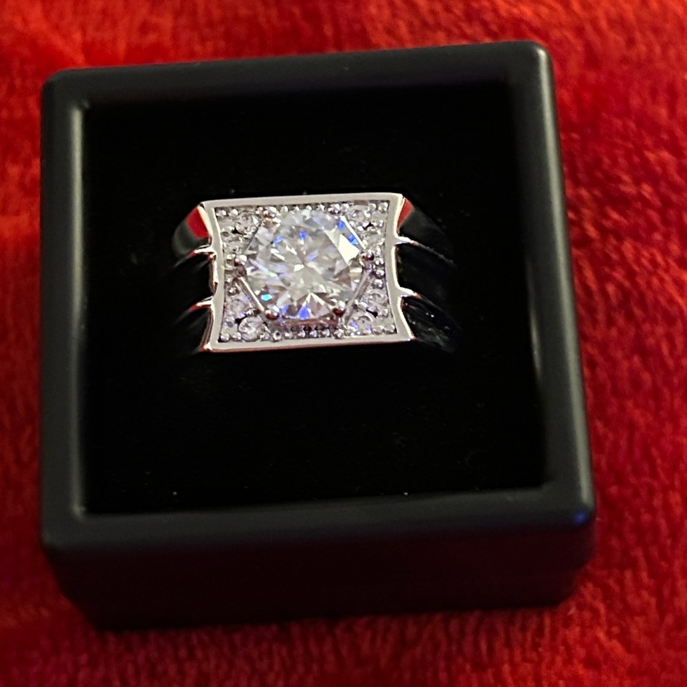 Stunning 2.0 carat Moissanite diamond Unisex ring‎ 10